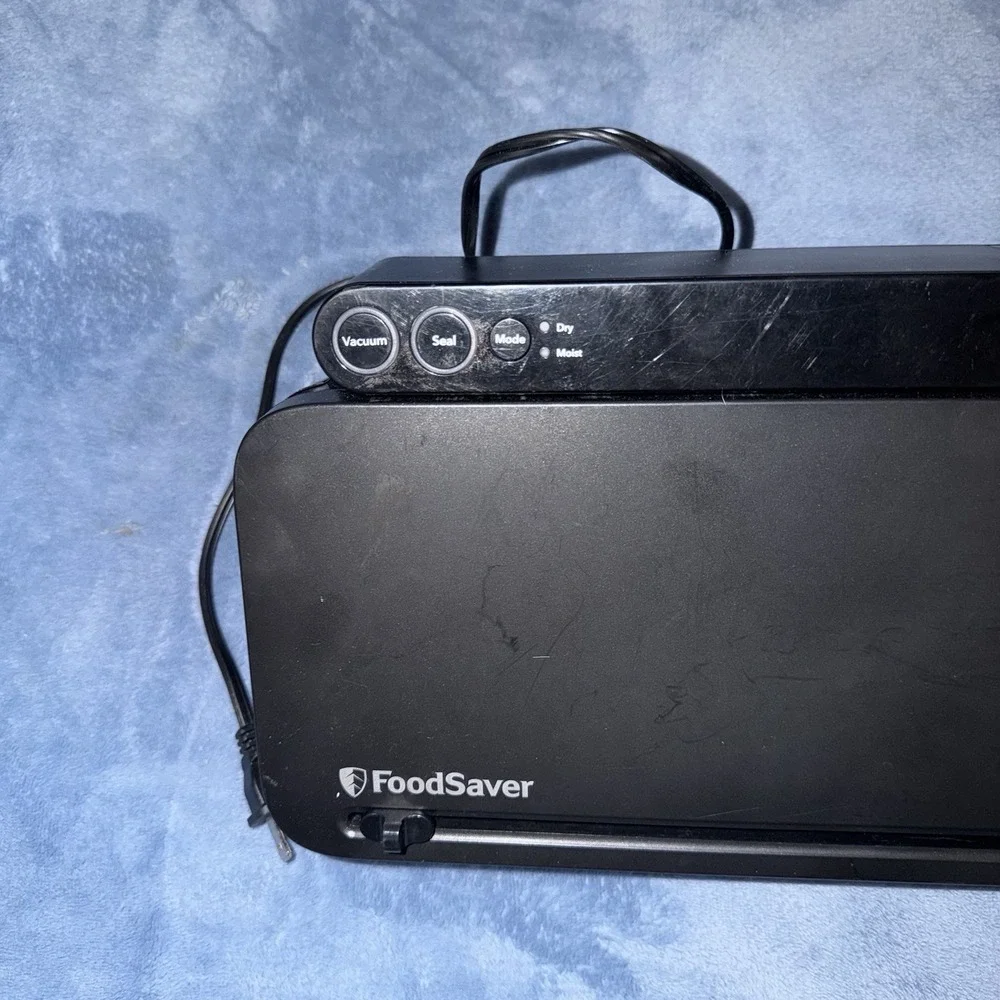 Foodsaver Vs3120 Multi‎ Use Food Preservation system With Roll Of Bag And Bags